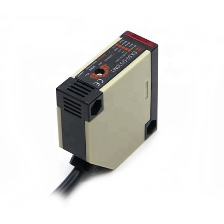 EK50-DS30M1  Sensore fotoelettrico  Proximity formato quadrato 50x50    Sn 300 mm  Alim 24  240VAC DC   usc relè 2A  250V  IP64