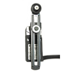 EP1G5100ZU  Finecorsa a  leva regolabile con rotella 18mm  in nylon 1NO  1NC con uscita cavo 90°  lc 1mtl