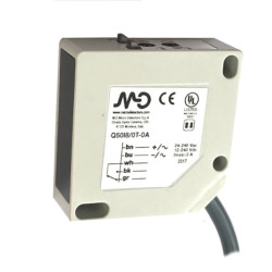 Q50I8/0T-0A  Sensore fotoelettrico 50x50  riflessione diffusa  24 240Vac dc  SPDT Relè  Sn  2000mm Adj  Corpo PBT cavo 2m